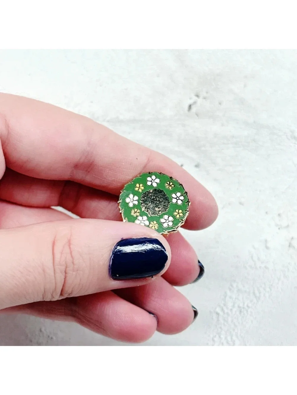 1067mc. Green Cloisonne Pin